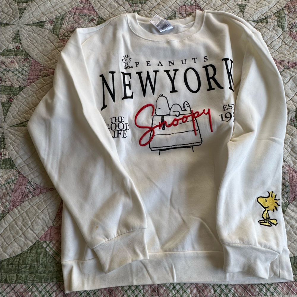 Peanuts Cream Crewneck Top size M